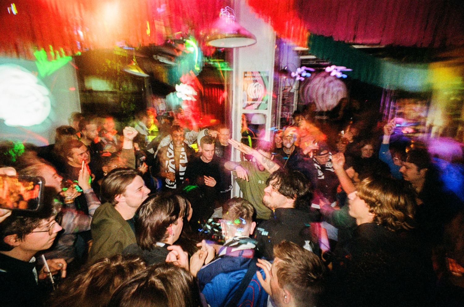 Feestende jongeren