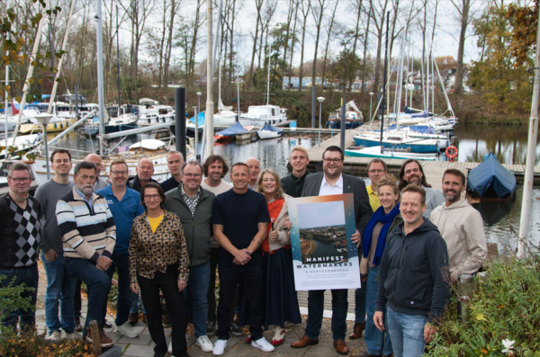Bossche watermakers overhandigen manifest aan wethouder Ralph Geers