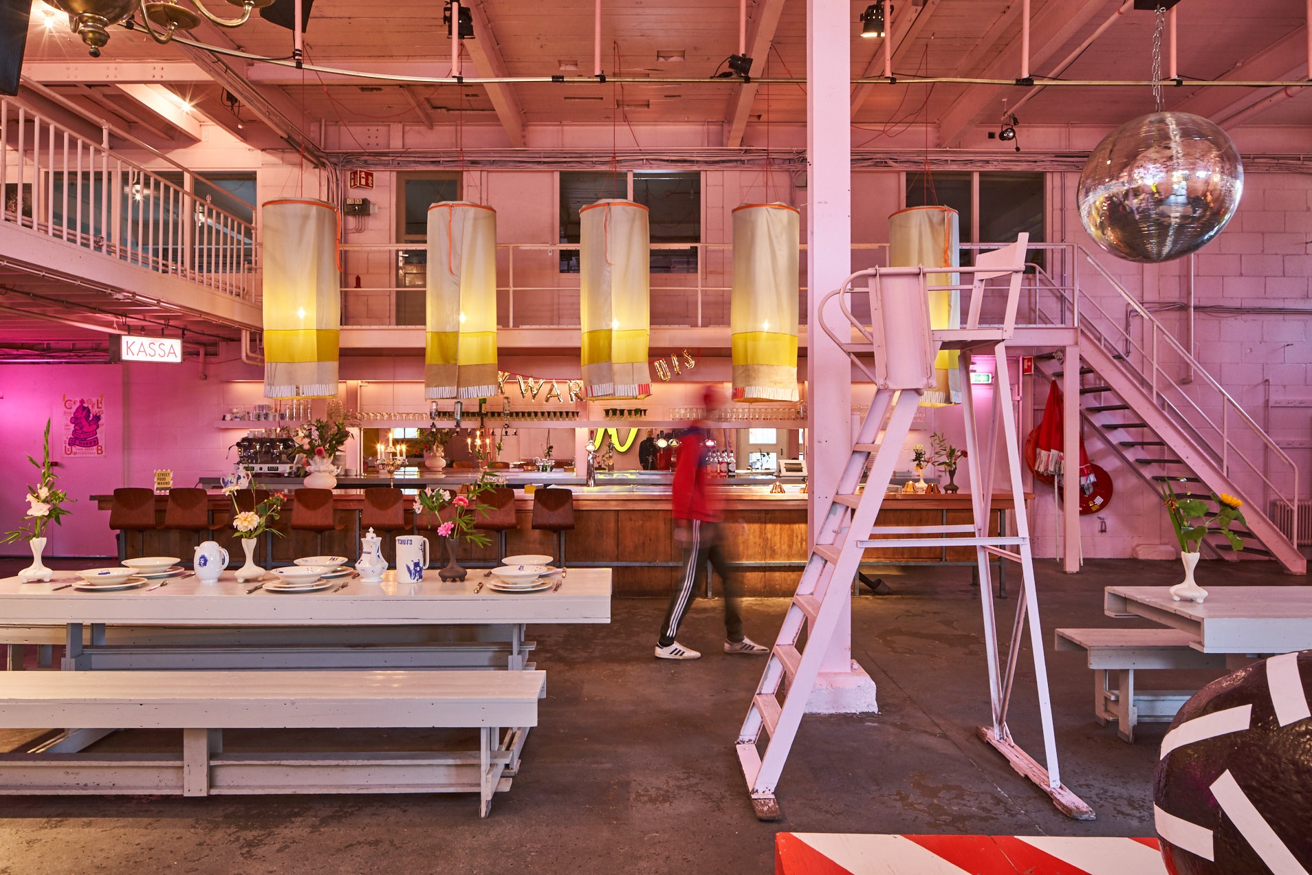 Interieur restaurant van Aken